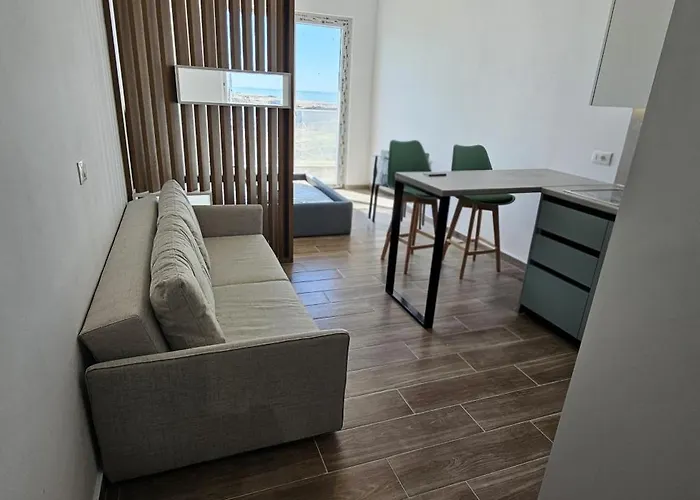 Bright Steps From The Shore Apartment Qerret (Kavaje)