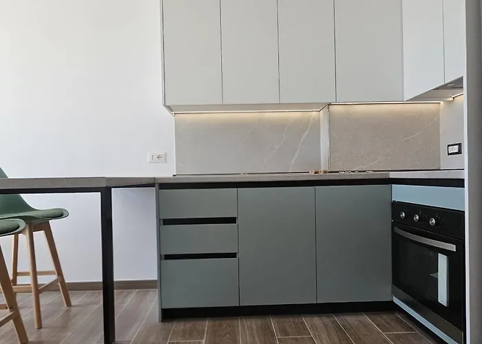 Bright Steps From The Shore Apartment