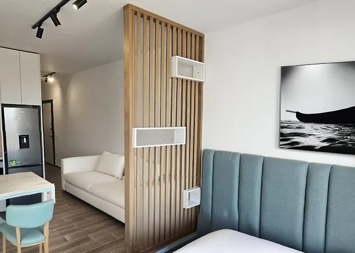 Apartment Bright Steps From The Shore *