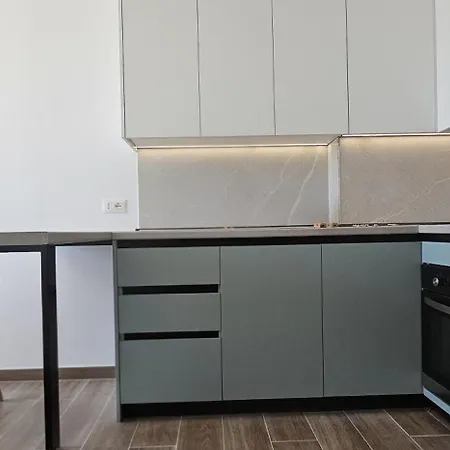 Bright Steps From The Shore Apartament