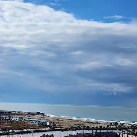 Bright Steps From The Shore شقة *