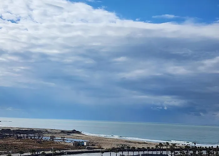 Bright Steps From The Shore شقة *